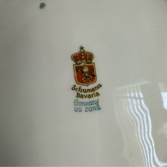 Schumann Bavaria Dresden Chateau 9” Dinner Plate Mixed Flowers with Gold Rim - Picture 6 of 6